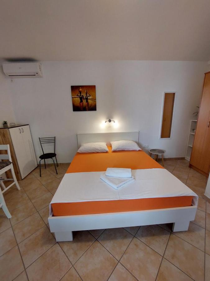 Apartments Nenad & Marija Pag Town Extérieur photo
