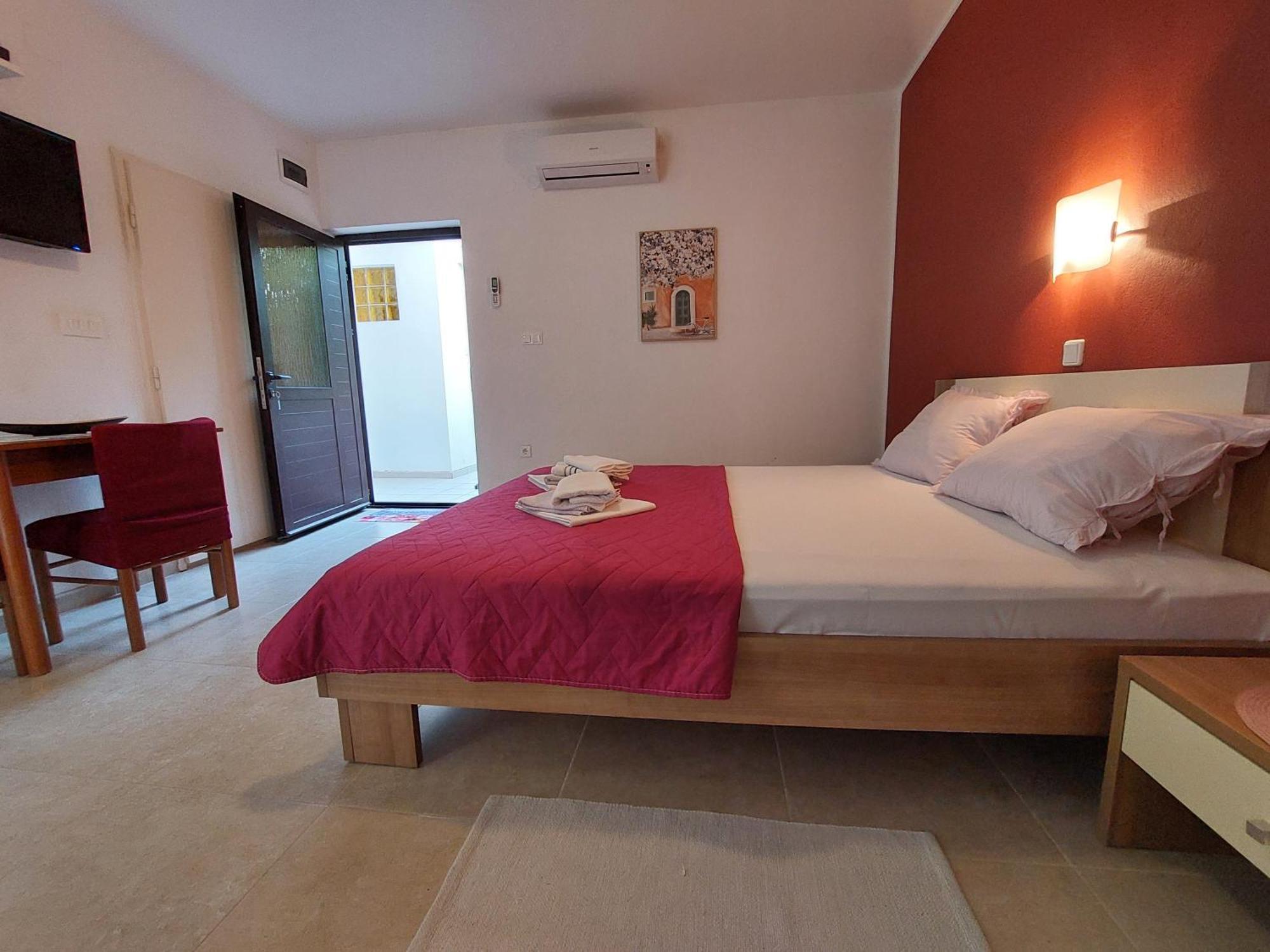 Apartments Nenad & Marija Pag Town Extérieur photo