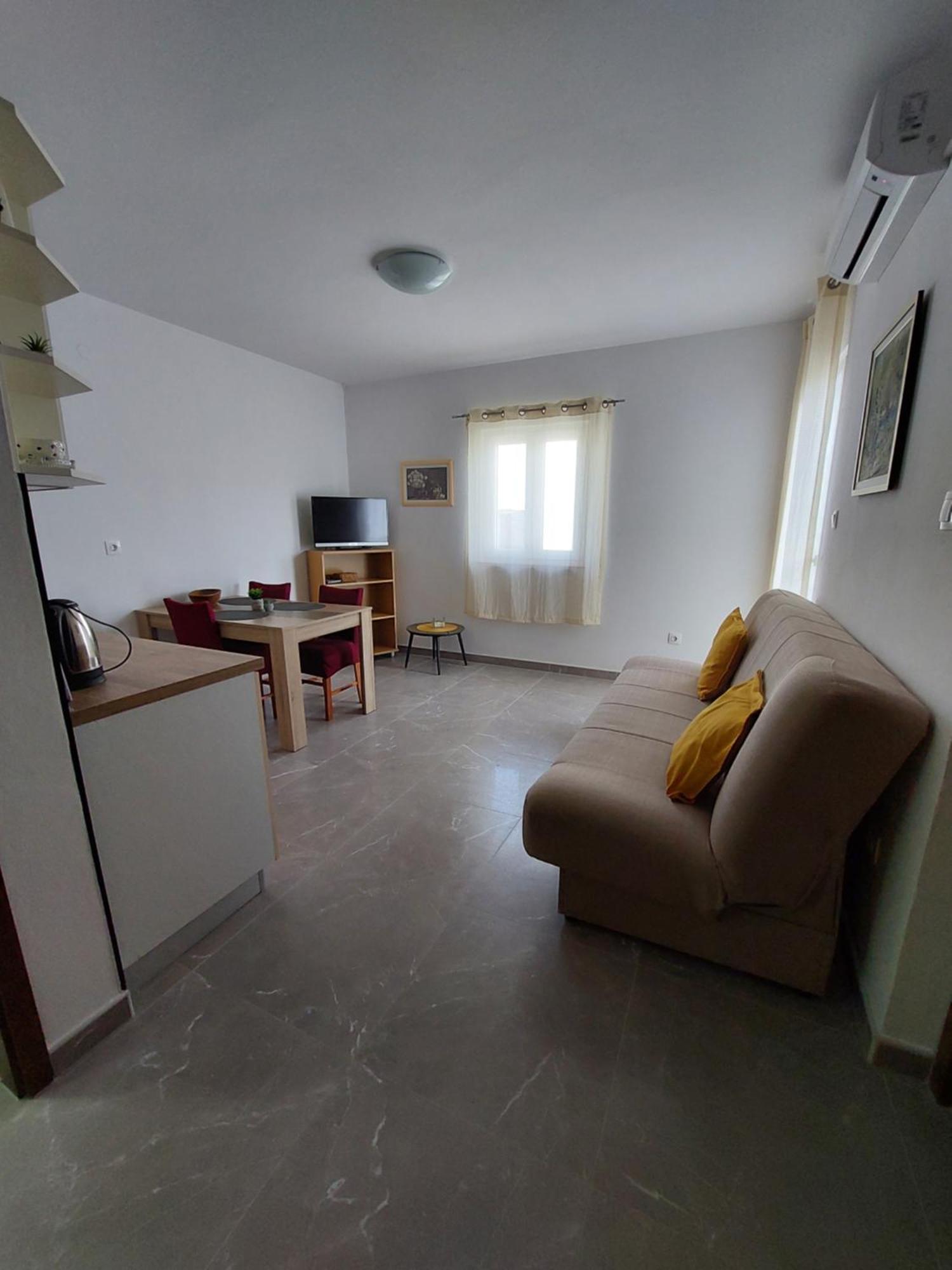 Apartments Nenad & Marija Pag Town Extérieur photo