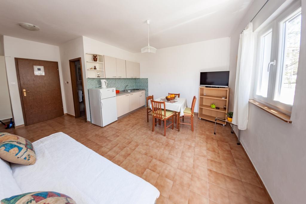 Apartments Nenad & Marija Pag Town Extérieur photo