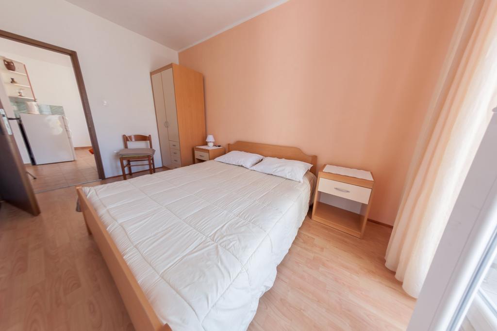 Apartments Nenad & Marija Pag Town Extérieur photo