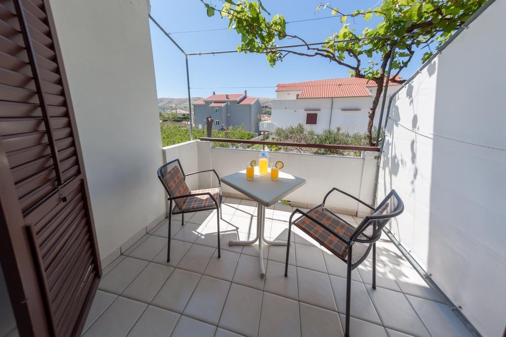 Apartments Nenad & Marija Pag Town Extérieur photo